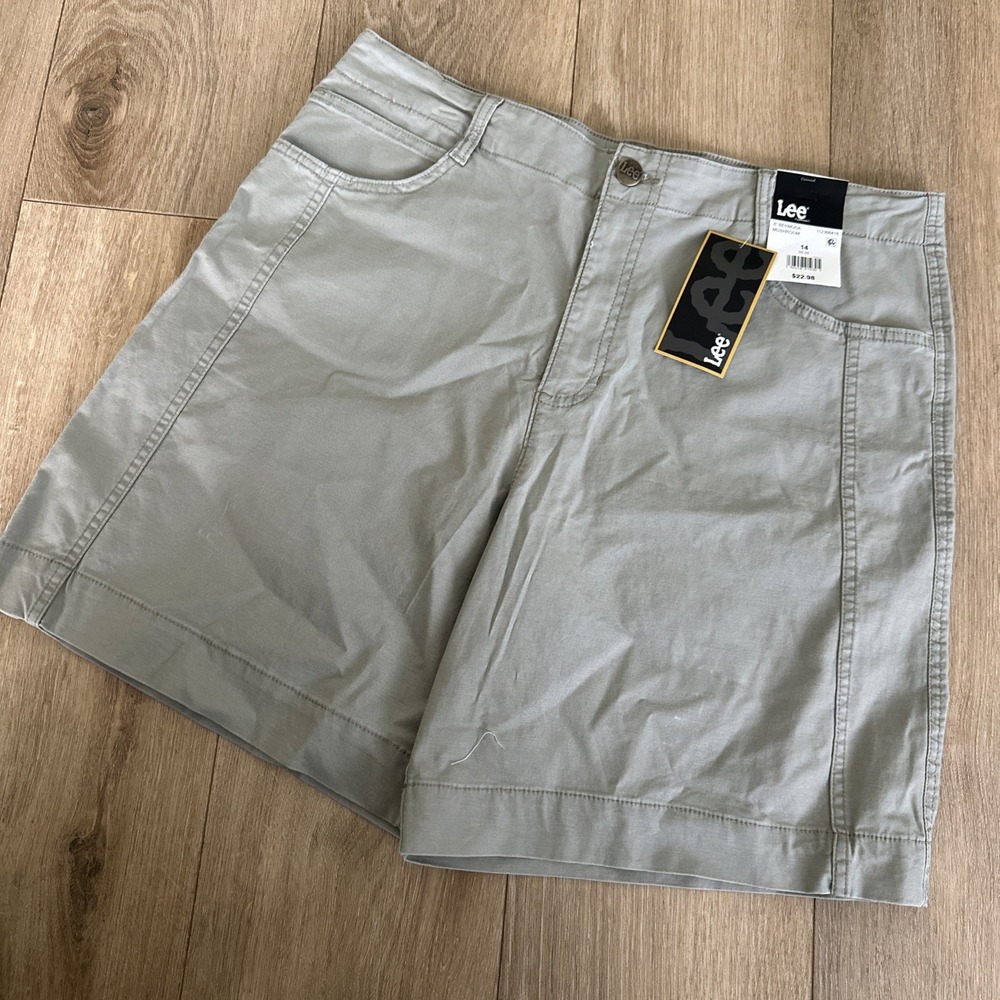 Lee‎ Women's Bermuda Shorts Mushroom 8" Inseam Size 14 Stretch NEW